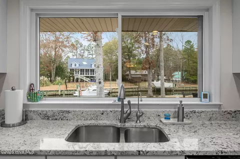 Kitchen - 107 Pineview Dr, Oriental, NC 28571 photo 4 of 4