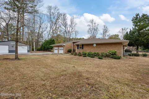 Exterior - 107 Pineview Dr, Oriental, NC 28571 photo 7 of 12