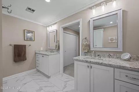Bath - 107 Pineview Dr, Oriental, NC 28571 photo 1 of 5