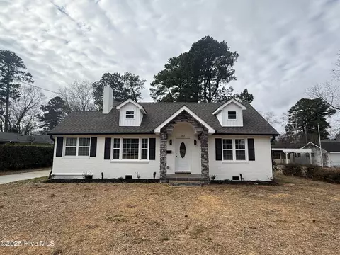 203 Stewart Ave, Clinton, NC 28328