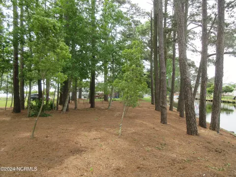 105 N Mallard Ct N, Grandy, NC 27939