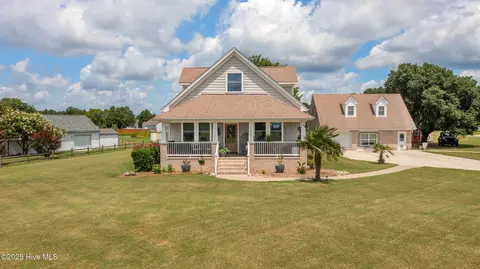 204 Fentress Dr, Knotts Island, NC 27950