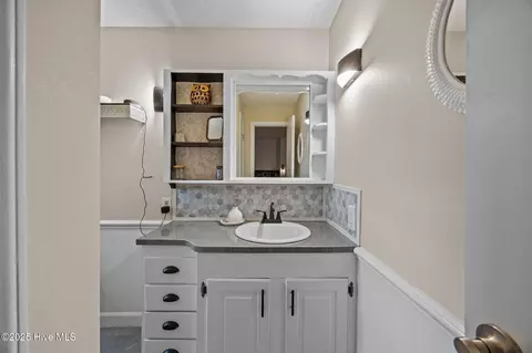 Bath - 4137 N Lee St, Ayden, NC 28513 photo 3 of 4
