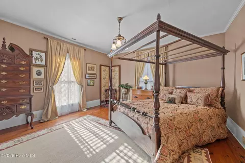 Bedroom - 308 N Front St, Hamilton, NC 27840 photo 5 of 7