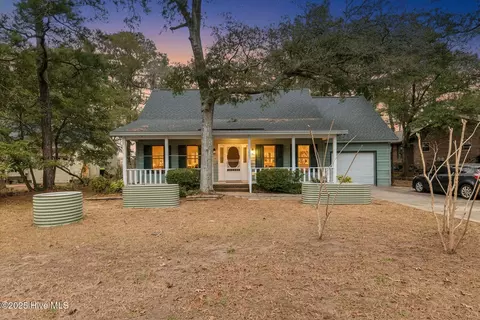 1104 Elizabeth Dr, Oak Island, NC 28465
