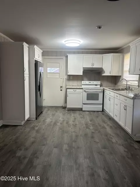 Kitchen - 206 Waldrop Rd, Dudley, NC 28333 photo 3 of 4