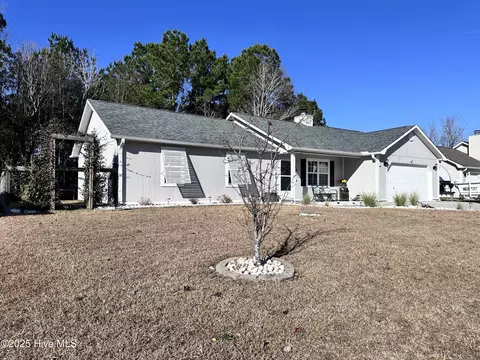 114 Foxlair Dr, Hubert, NC 28539