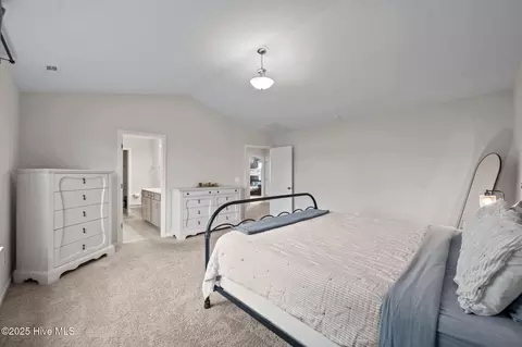 Bedroom - 910 Terraces Ln, Hampstead, NC 28443 photo 4 of 6