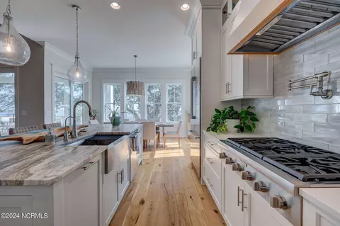 Kitchen - 7 S Waterfront Pl, Hampstead, NC 28443 photo 7 of 8