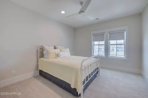 Bedroom - 7 S Waterfront Pl, Hampstead, NC 28443 photo 8 of 10