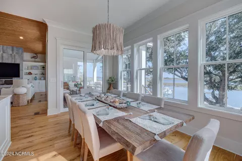 Dining - 7 S Waterfront Pl, Hampstead, NC 28443 photo 2 of 4