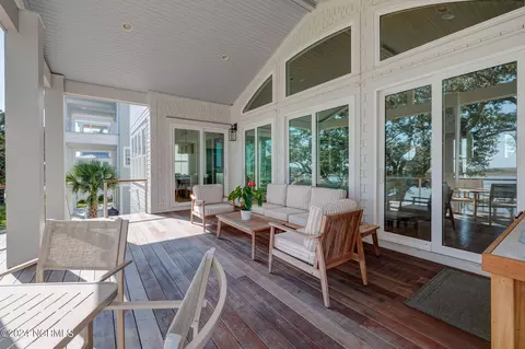 Exterior - 7 S Waterfront Pl, Hampstead, NC 28443 photo 16 of 19