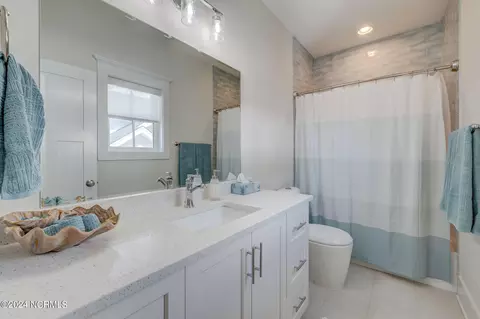 Bath - 7 S Waterfront Pl, Hampstead, NC 28443 photo 6 of 9