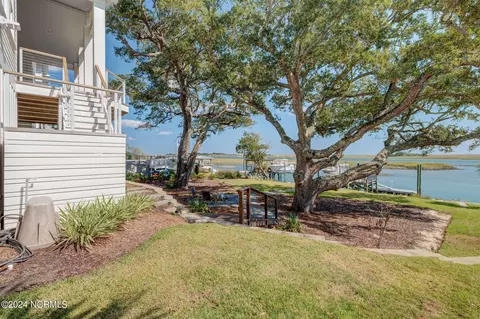 Exterior - 7 S Waterfront Pl, Hampstead, NC 28443 photo 6 of 19