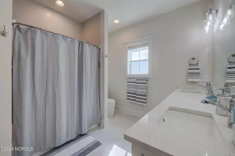 Bath - 7 S Waterfront Pl, Hampstead, NC 28443 photo 5 of 9