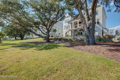 Exterior - 7 S Waterfront Pl, Hampstead, NC 28443 photo 7 of 19