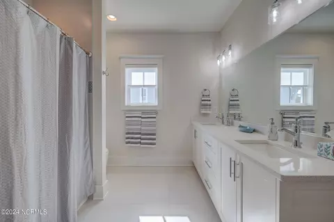 Bath - 7 S Waterfront Pl, Hampstead, NC 28443 photo 7 of 9