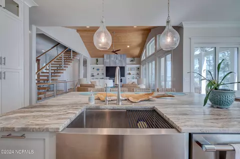 Kitchen - 7 S Waterfront Pl, Hampstead, NC 28443 photo 6 of 8