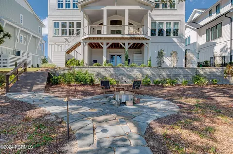 Exterior - 7 S Waterfront Pl, Hampstead, NC 28443 photo 3 of 19