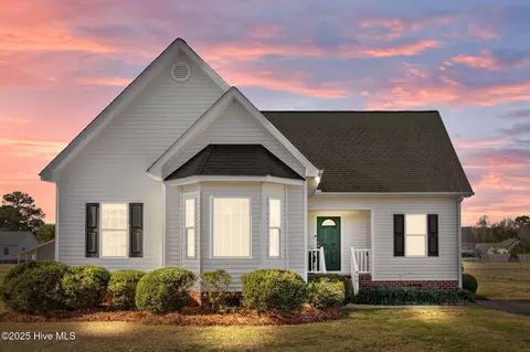 410 Northgate Dr, Washington, NC 27889