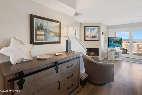18 E Columbia St #A, Wrightsville Beach, NC 28480