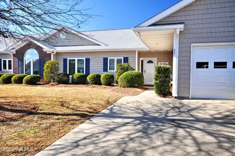37 Forest Oaks Dr, Southport, NC 28461