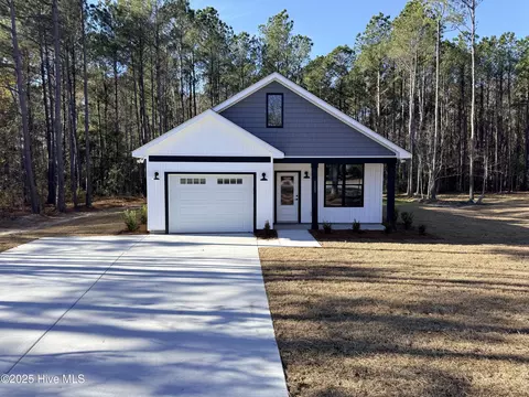 1152 Watts Landing Rd, Hampstead, NC 28443