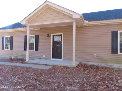 121 Sycamore Dr, Moyock, NC 27958