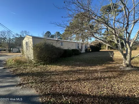 501 Hoover Rd, Hampstead, NC 28443