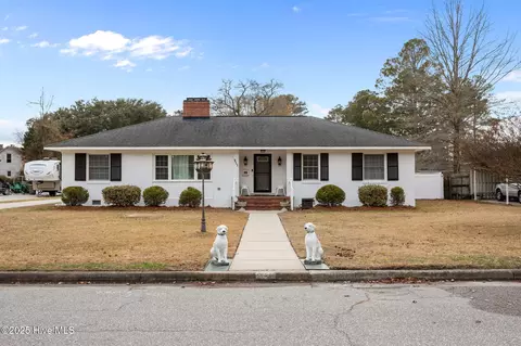 211 W 12th St, Washington, NC 27889