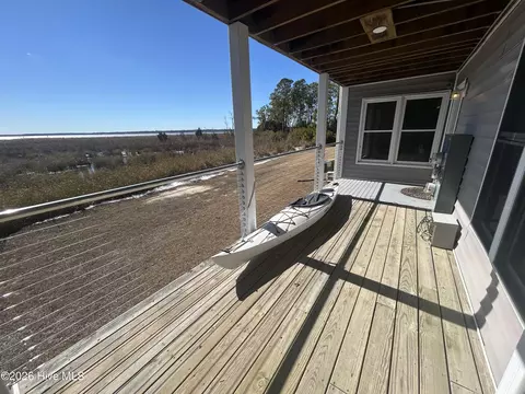 9111 Riverview Dr, New Bern, NC 28560