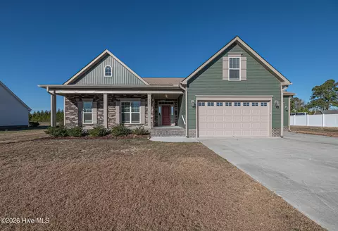 984 Whiskey Ct, Grimesland, NC 27837