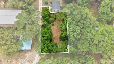 201 Clarendon Ave, Southport, NC 28461