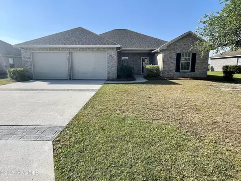 607 Castle Bay Dr, Hampstead, NC 28443