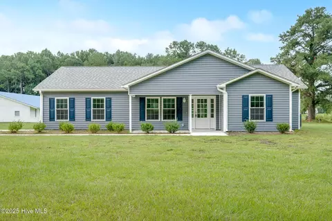102 Kyle Herring Dr, Teachey, NC 28464