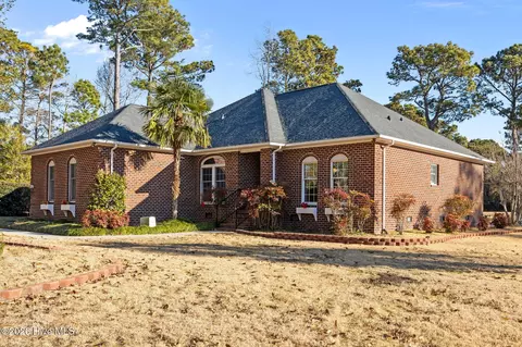 303 Seascape Dr, Sneads Ferry, NC 28460