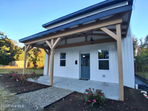 610 N 10th St, Wilmington, NC 28401