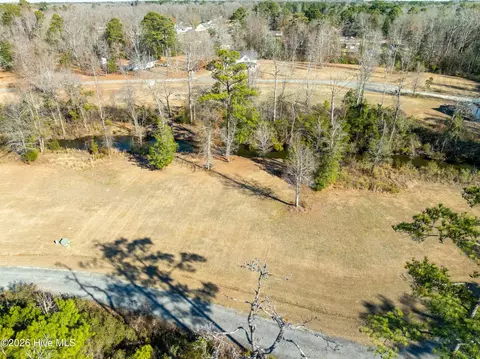 325 Winterberry Ct, Washington, NC 27889