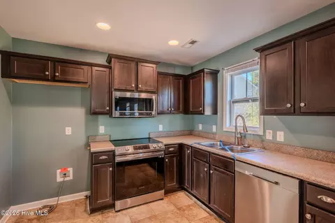 Kitchen - 102 Bunchberry Ct, Hampstead, NC 28443 photo 1 of 1