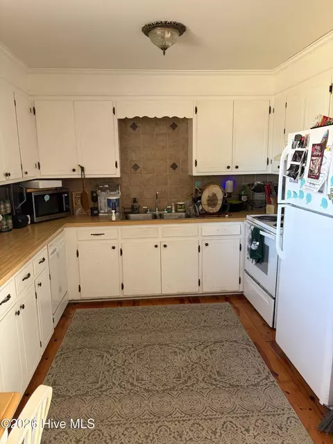 Kitchen - 2662 E Nc 102 E, Ayden, NC 28513 photo 1 of 1