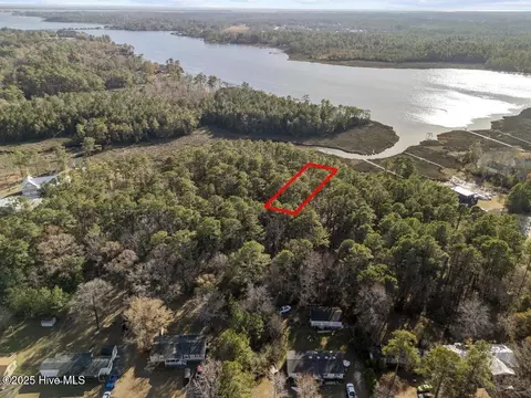 227 Youpon Dr, Hubert, NC 28539