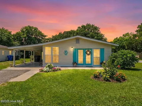 115 NE 66th St, Oak Island, NC 28465