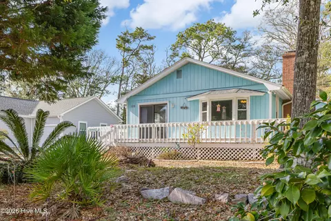105 SE 30th St, Oak Island, NC 28465