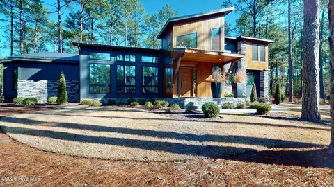 4 Woodward Pl, Pinehurst, NC 28374