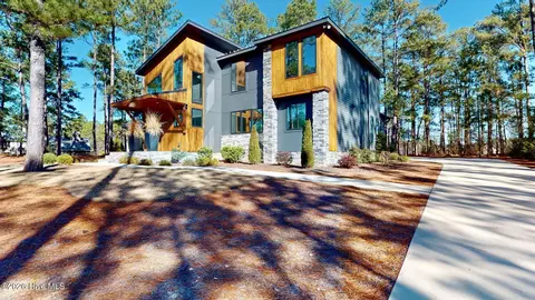 Exterior - 4 Woodward Pl, Pinehurst, NC 28374 photo 2 of 7