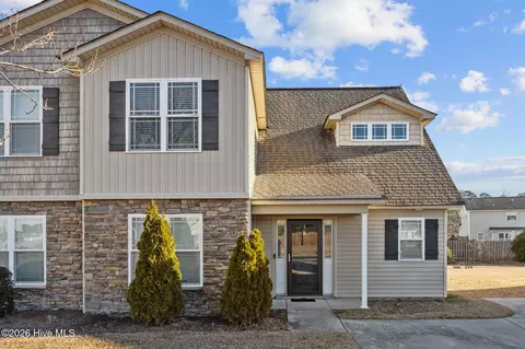 2204 Sweet Bay Dr #B, Greenville, NC 27834