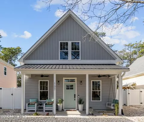137 NE 75th St, Oak Island, NC 28465