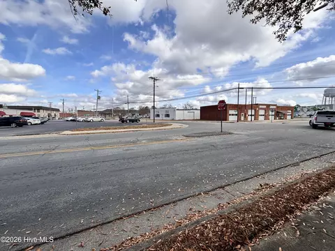 116 S Chestnut St, Clinton, NC 28328 photo 5