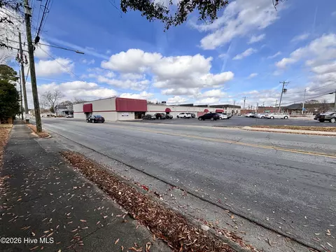 116 S Chestnut St, Clinton, NC 28328 photo 4