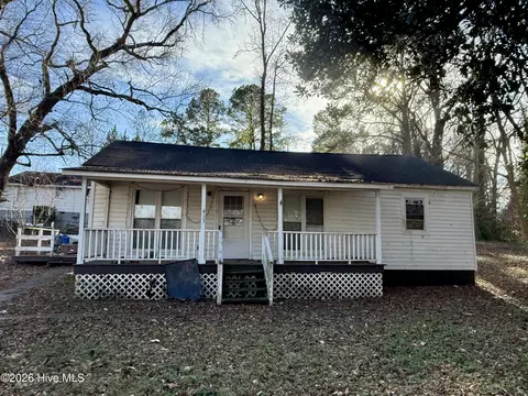 413 Mulberry St, Williamston, NC 27892